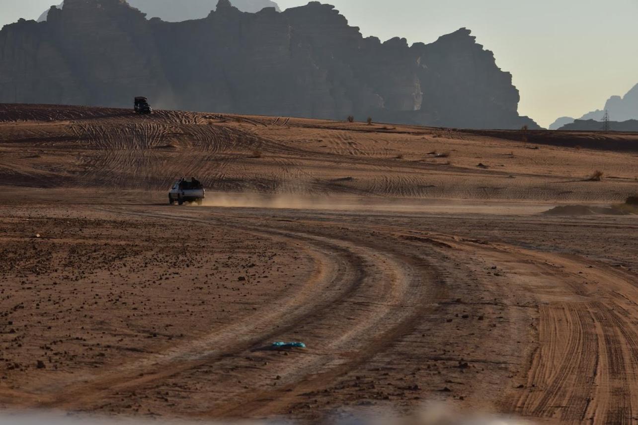 ホテル Wadi Rum Bedouin Style Camp エクステリア 写真