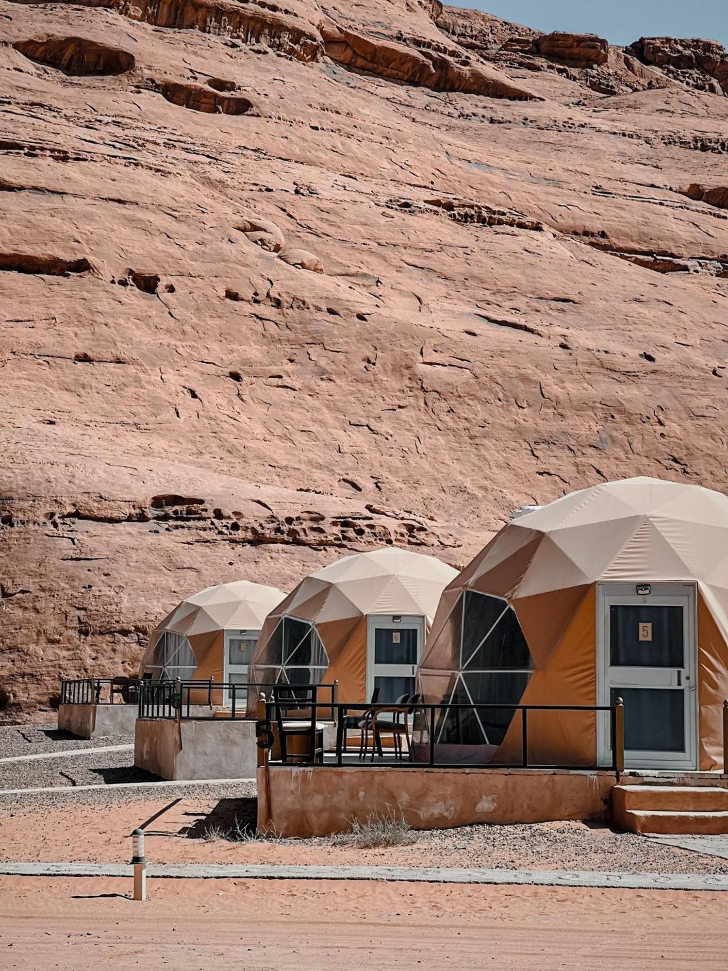 ホテル Wadi Rum Bedouin Style Camp エクステリア 写真