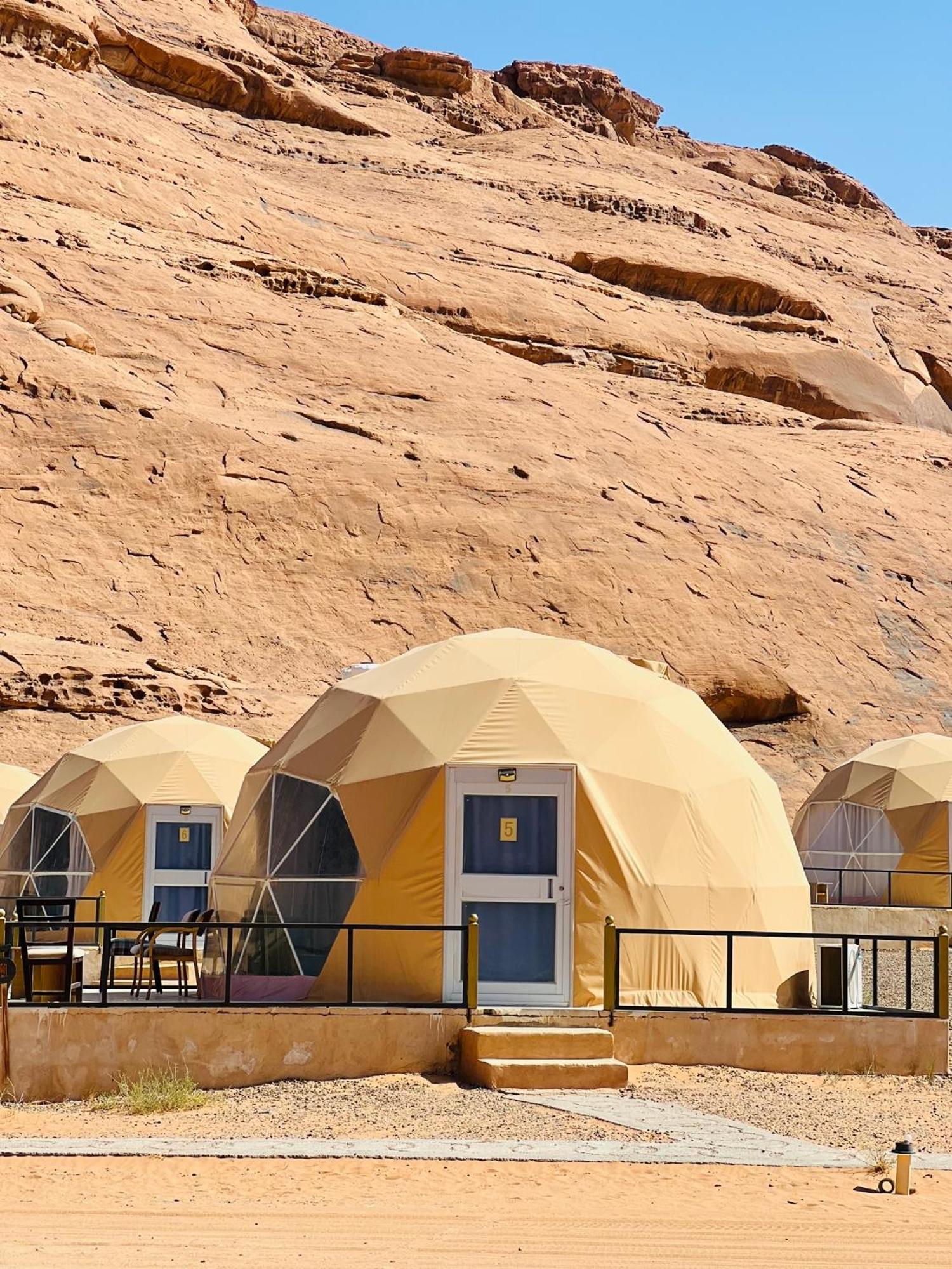 ホテル Wadi Rum Bedouin Style Camp エクステリア 写真